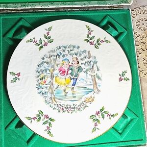 Royal Doulton Christmas plate 1977 in original box